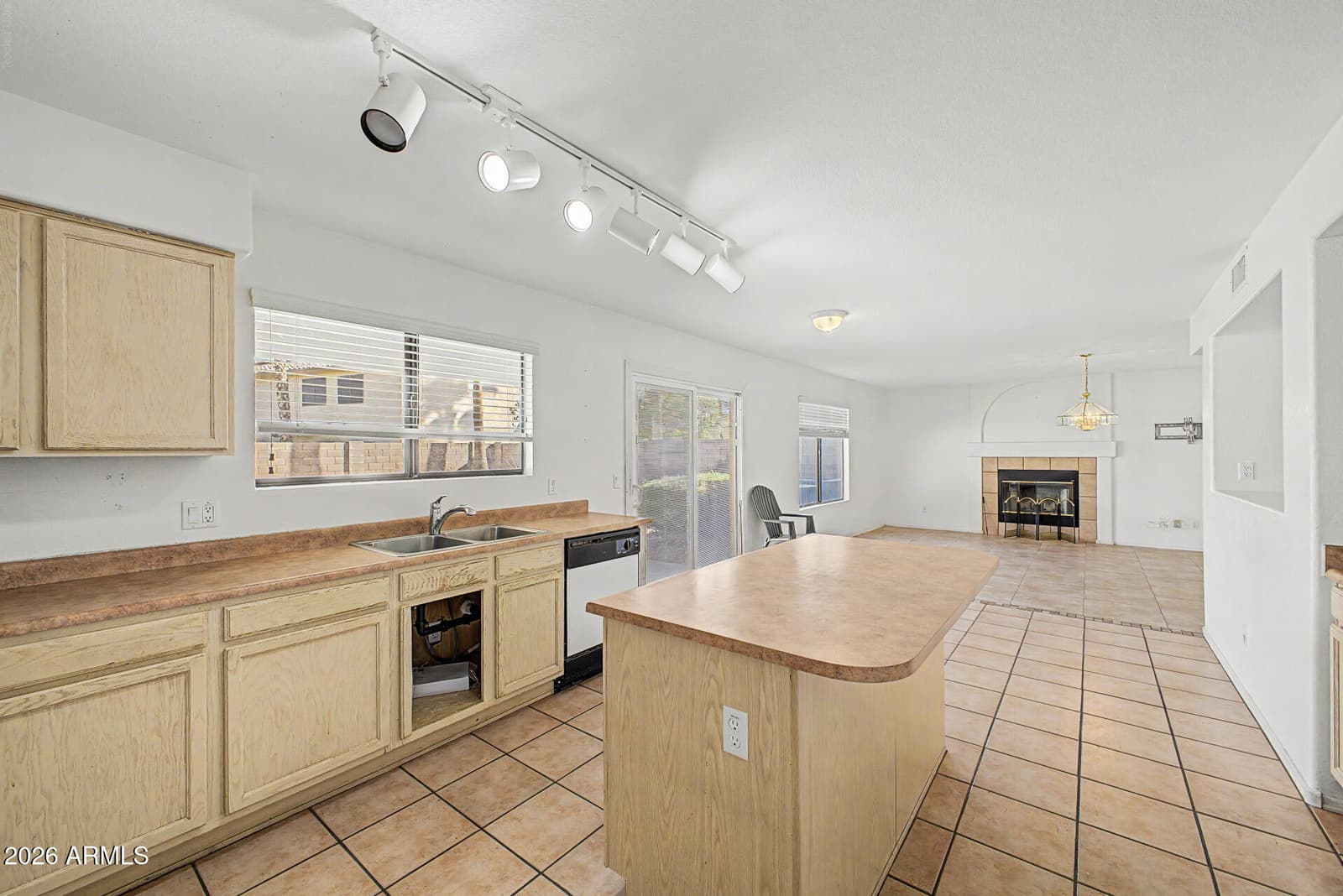 2031 E PARKSIDE Lane, Phoenix, AZ 85024 — photo 16 of 32