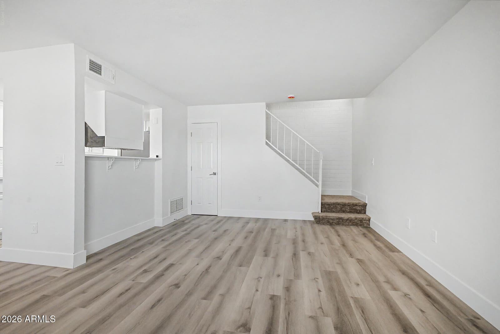 4017 W READE Avenue, Phoenix, AZ 85019 — photo 3 of 31