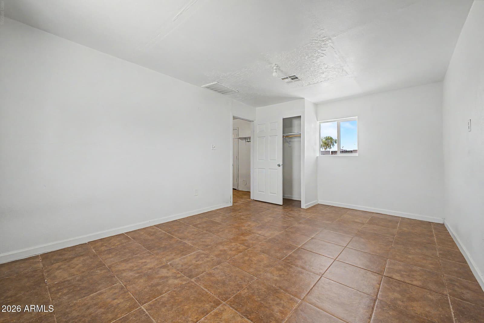 4805 S 35TH Drive, Phoenix, AZ 85041 — photo 16 of 27