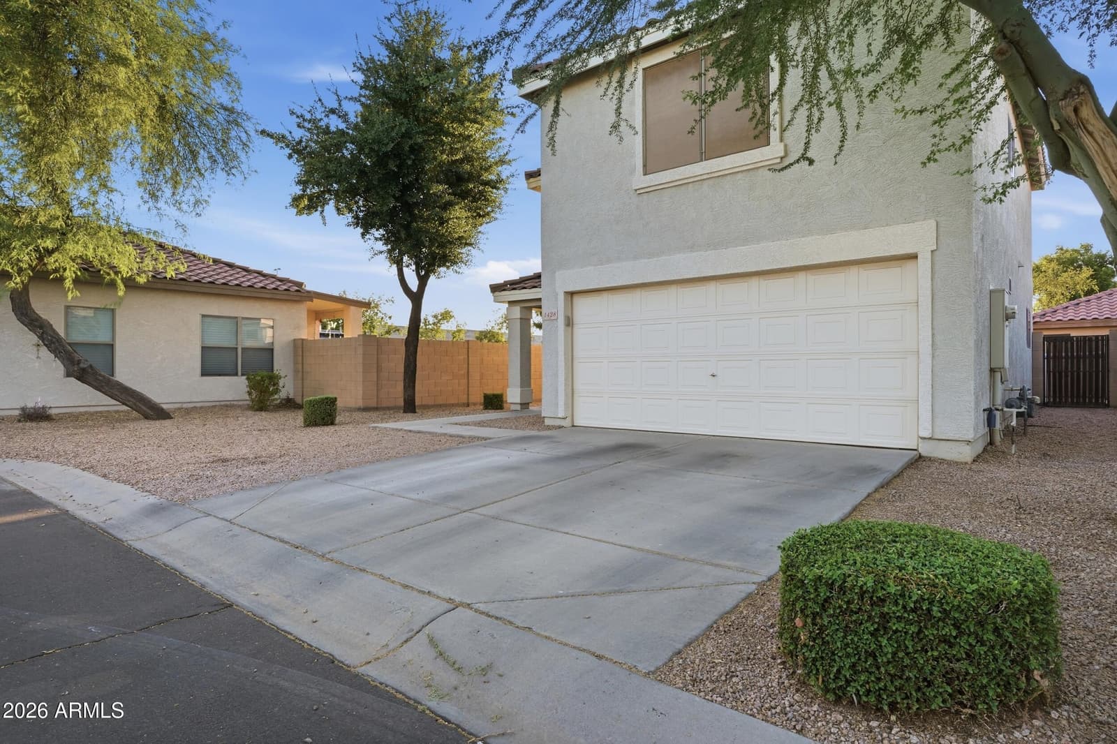 1428 S CROSSBOW Court, Chandler, AZ 85286 — photo 3 of 35