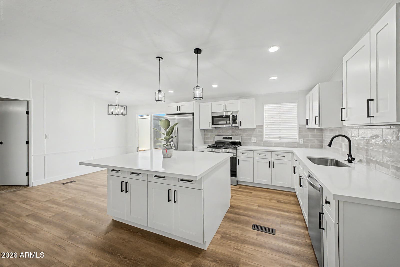 15423 N 69TH Drive, Peoria, AZ 85382 — photo 10 of 27
