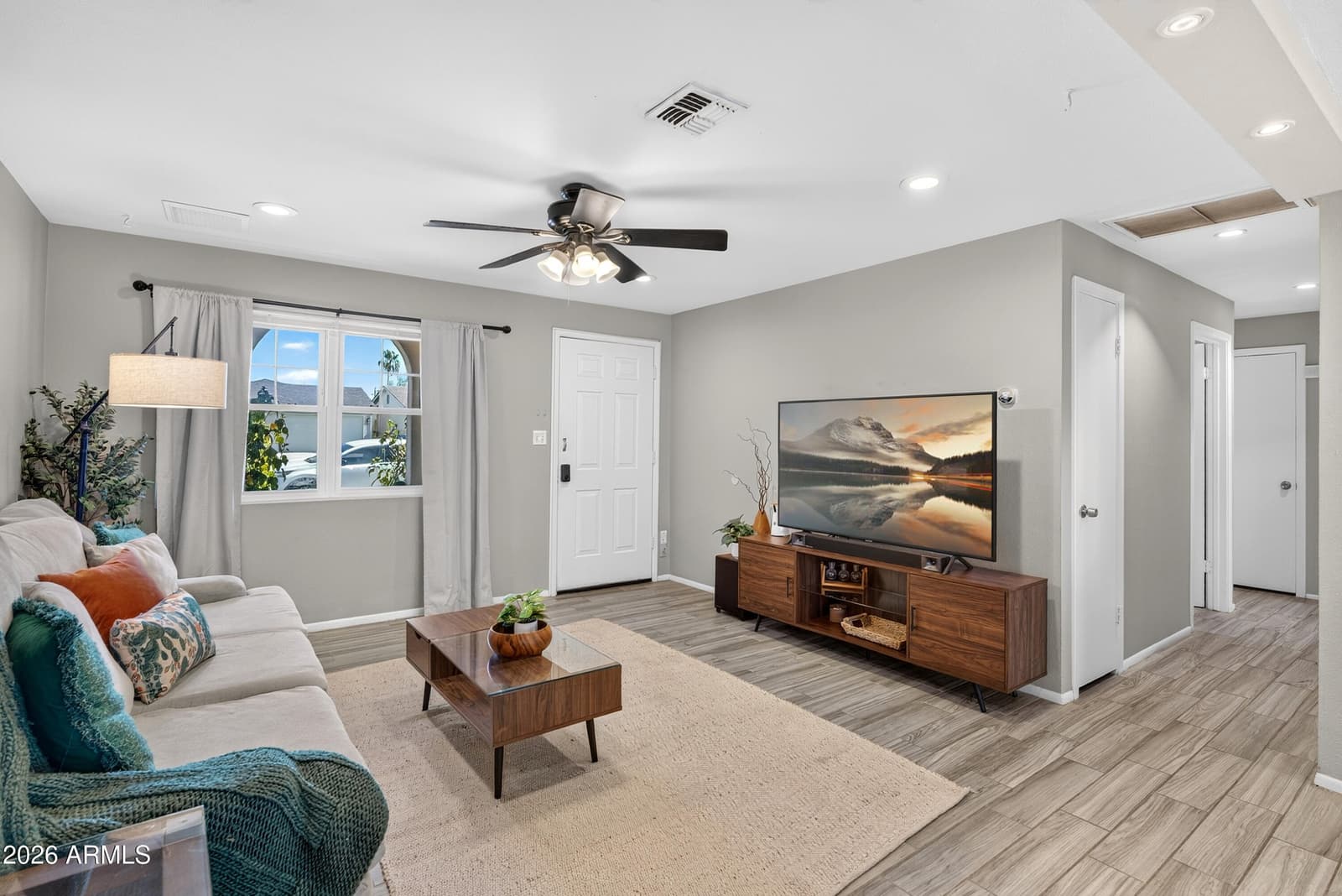 3531 E ACOMA Drive, Phoenix, AZ 85032 — photo 8 of 36