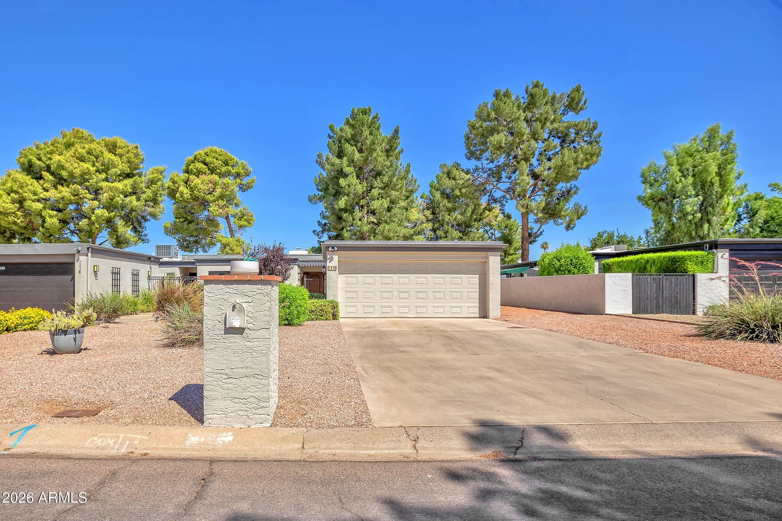 110 W TAM OSHANTER Drive W, Phoenix, AZ 85023 — photo 1 of 36