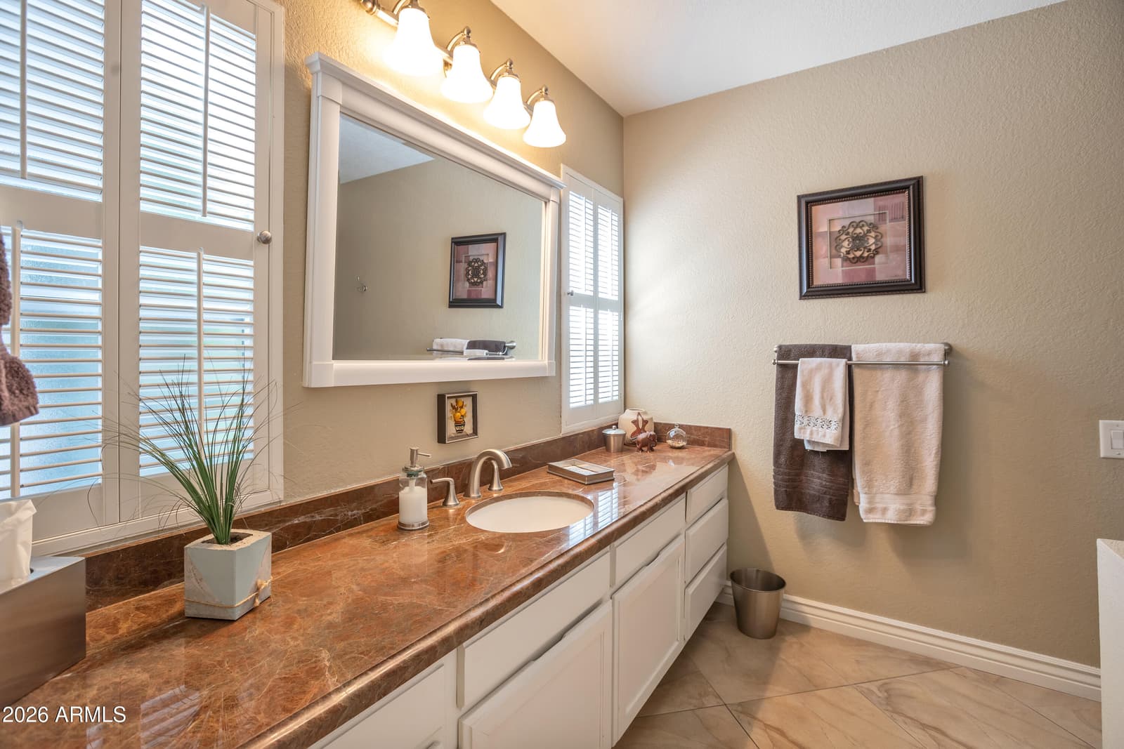 110 W TAM OSHANTER Drive W, Phoenix, AZ 85023 — photo 12 of 36
