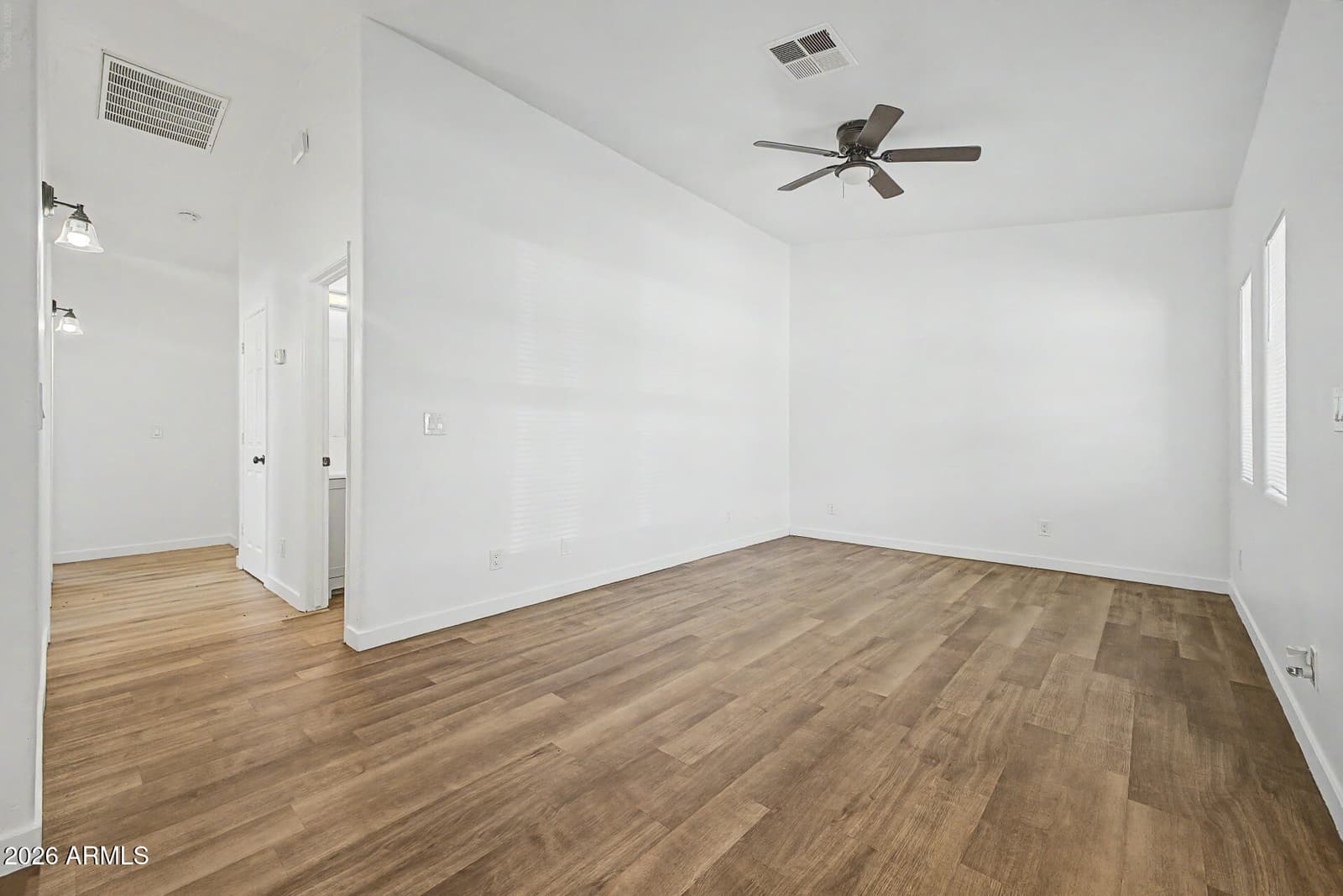 1028 N 27TH Street, Phoenix, AZ 85008 — photo 4 of 17