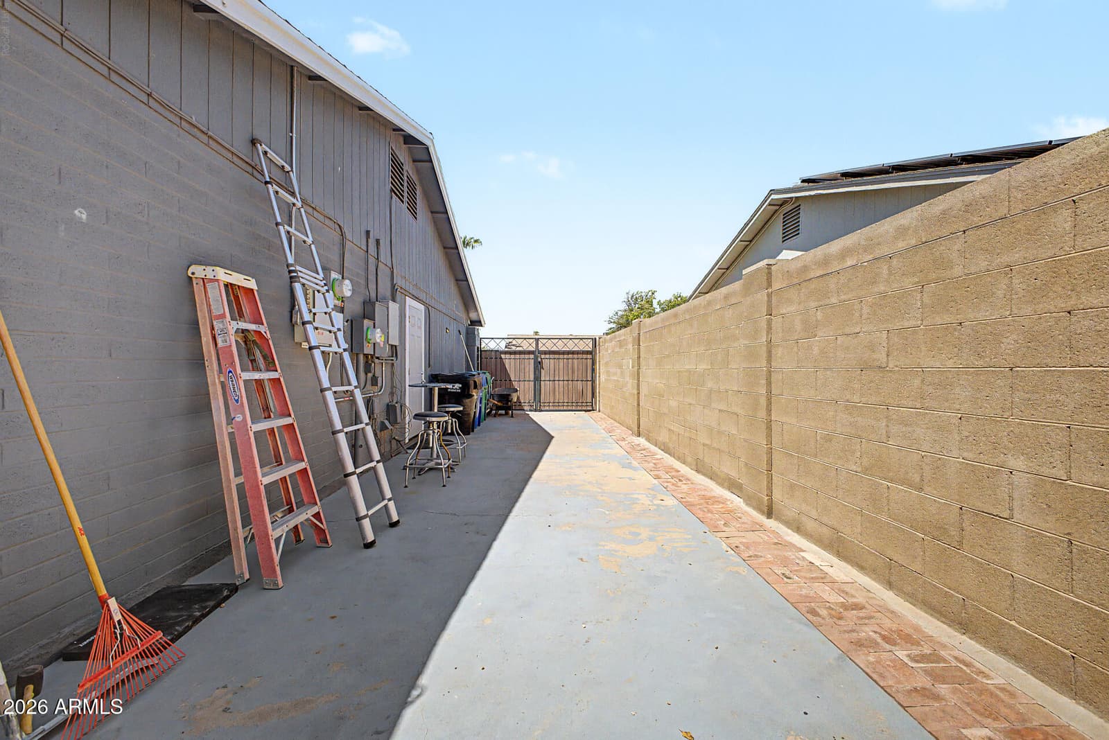 635 W LOS LAGOS VISTA Avenue, Mesa, AZ 85210 — photo 14 of 51