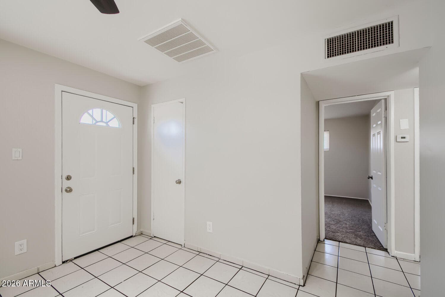 2818 W ECHO Lane W, Phoenix, AZ 85051 — photo 4 of 27