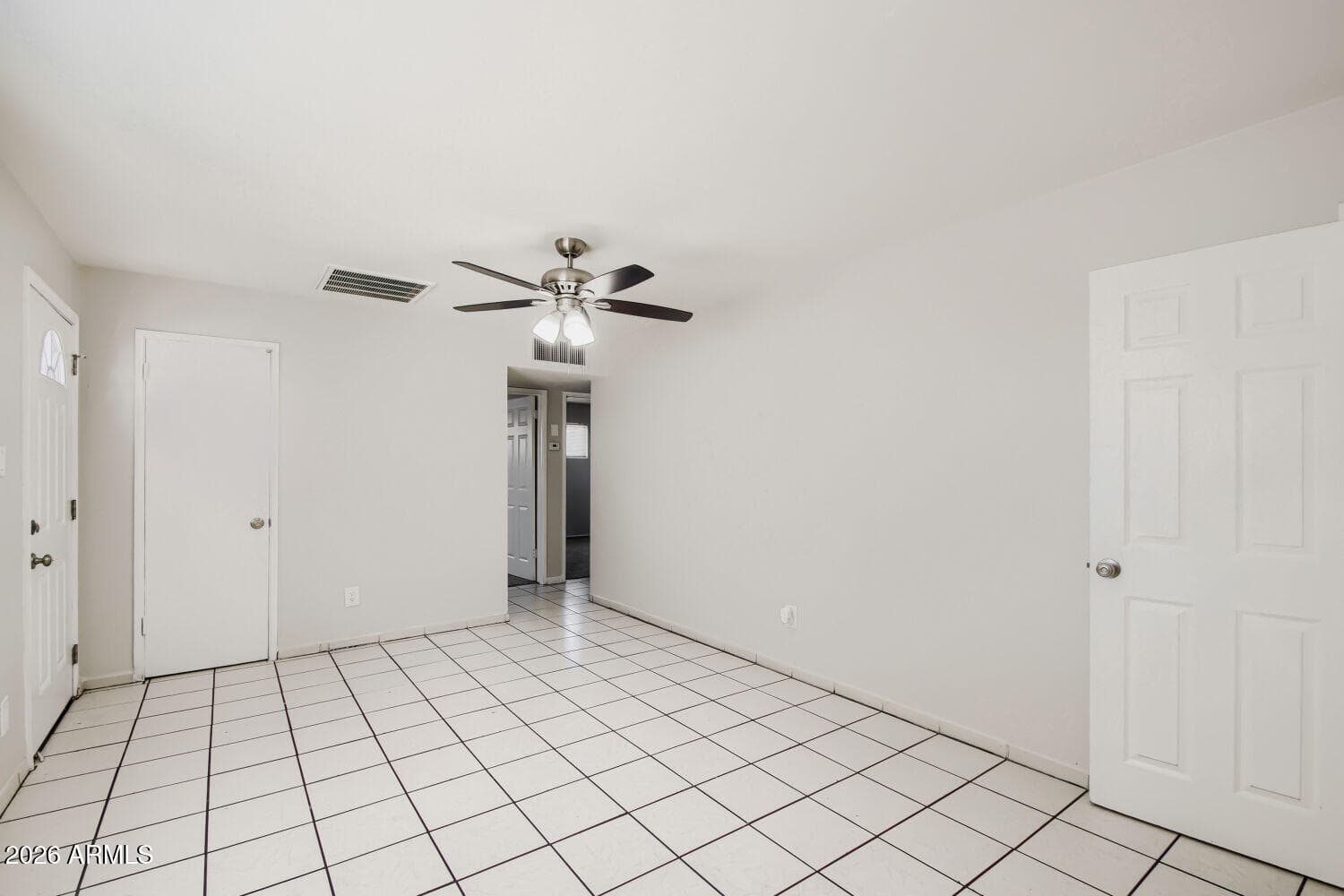 2818 W ECHO Lane W, Phoenix, AZ 85051 — photo 6 of 27