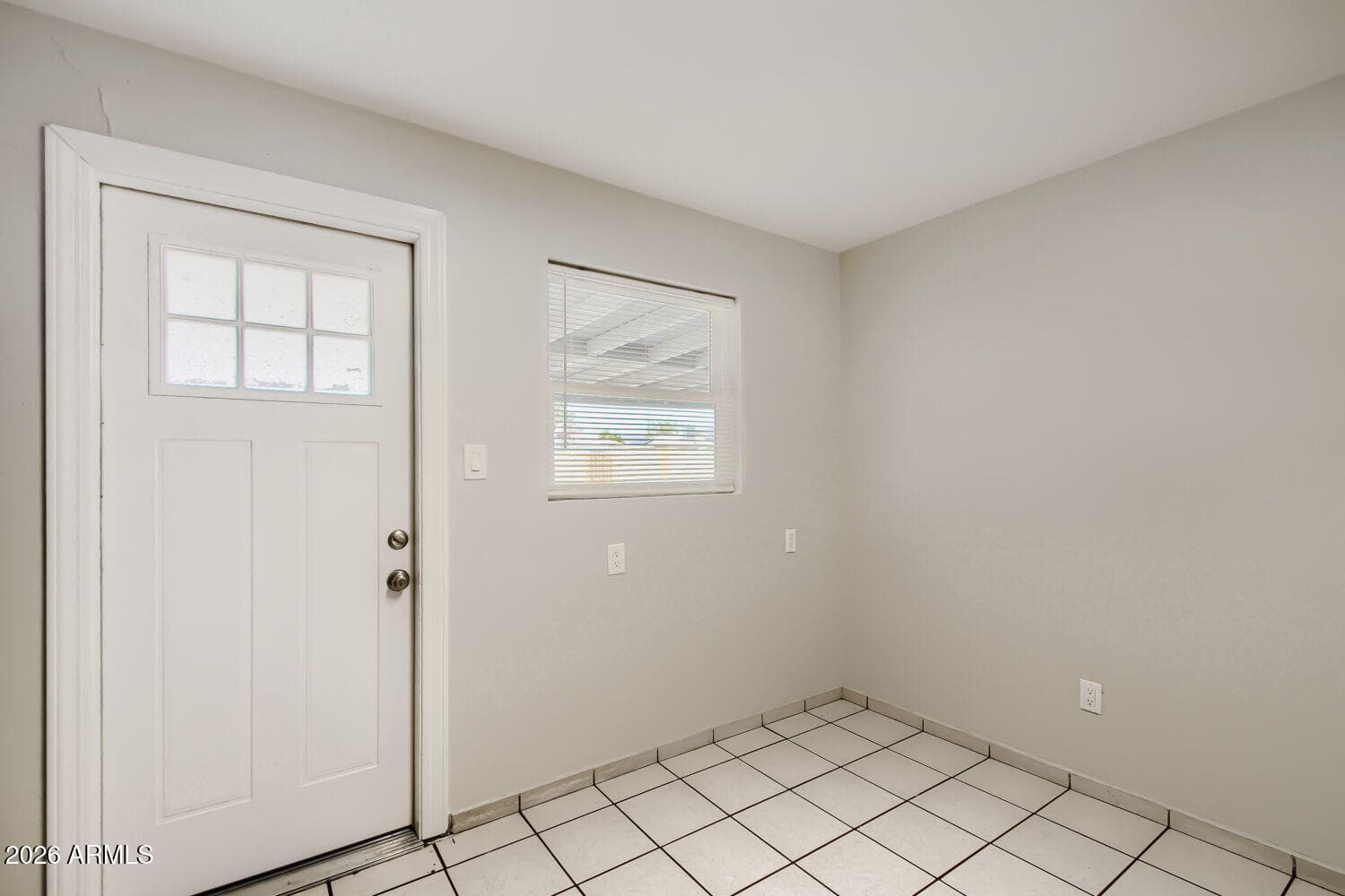 2818 W ECHO Lane W, Phoenix, AZ 85051 — photo 12 of 27