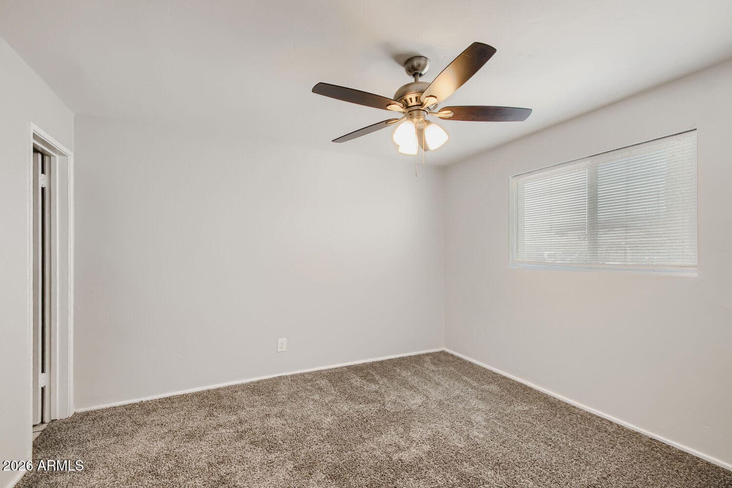 2818 W ECHO Lane W, Phoenix, AZ 85051 — photo 13 of 27
