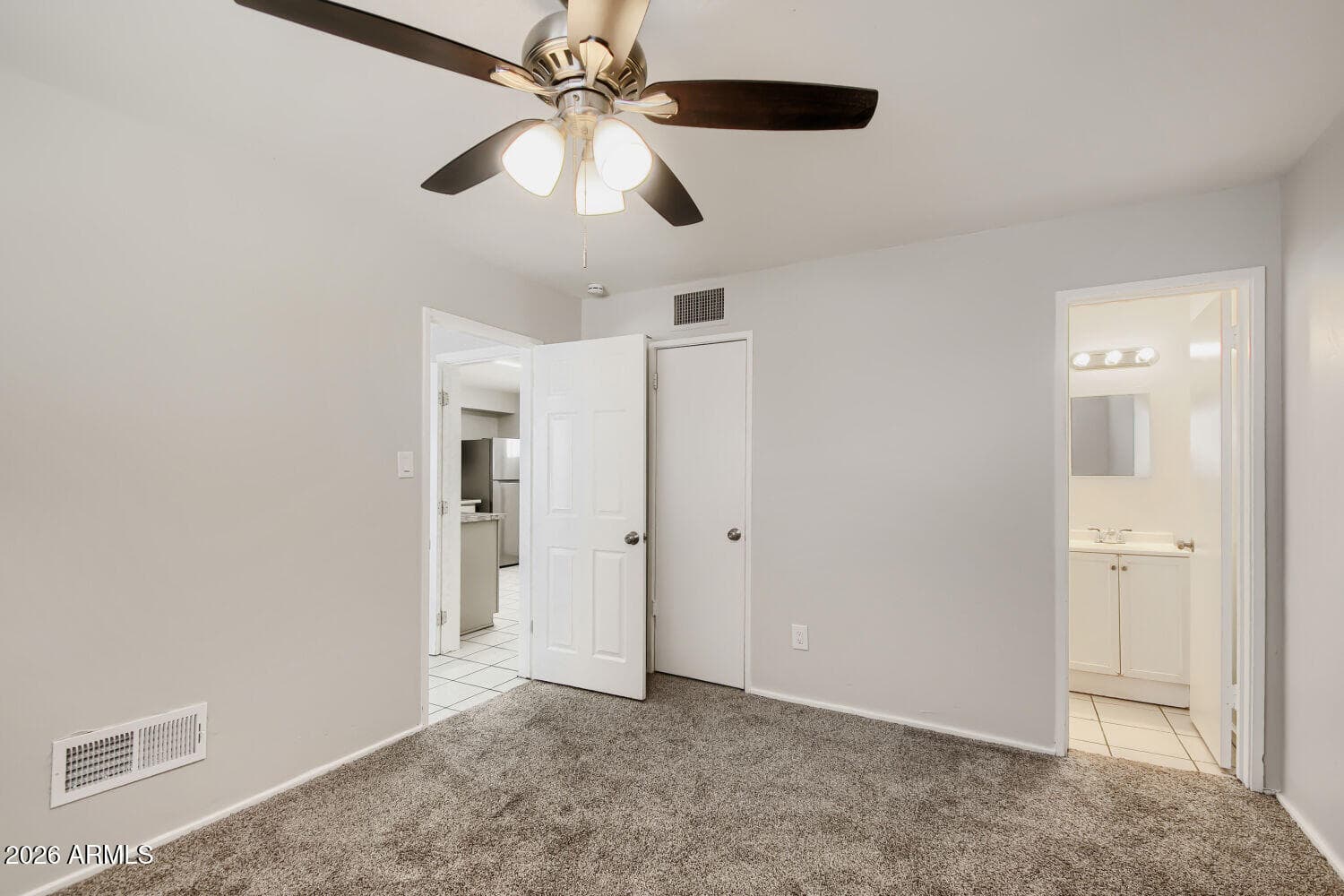 2818 W ECHO Lane W, Phoenix, AZ 85051 — photo 14 of 27