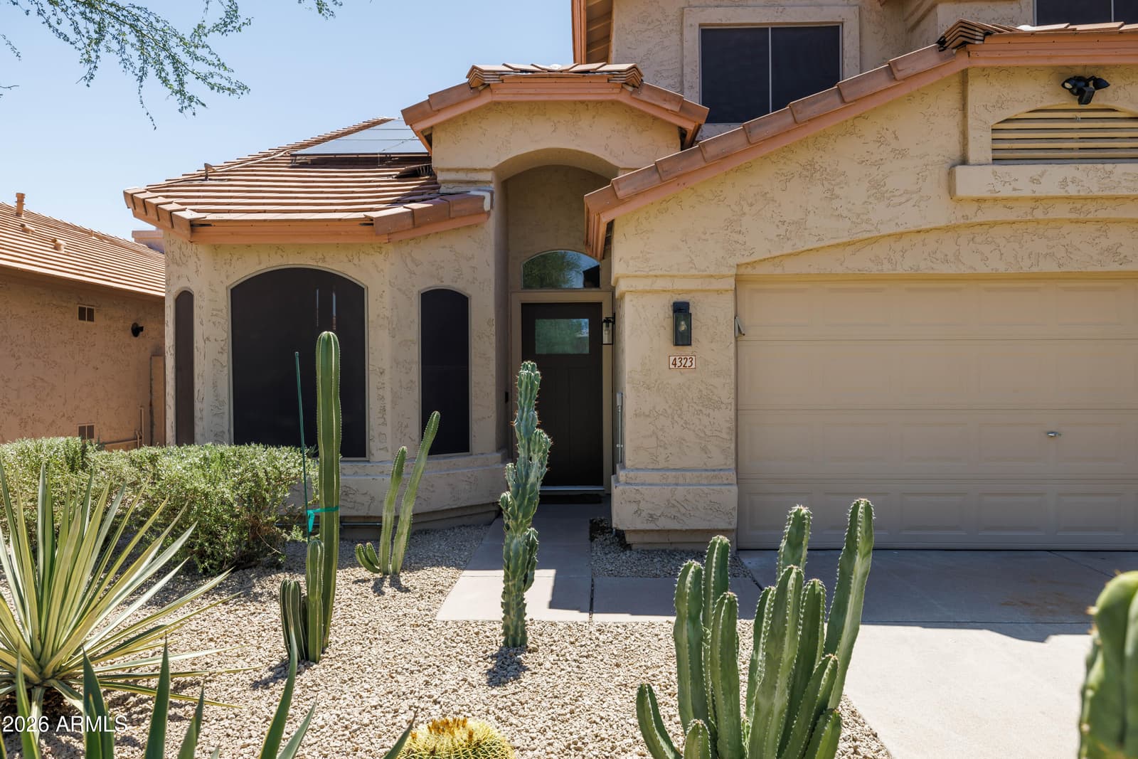4323 E LONE CACTUS Drive, Phoenix, AZ 85050 — photo 3 of 35