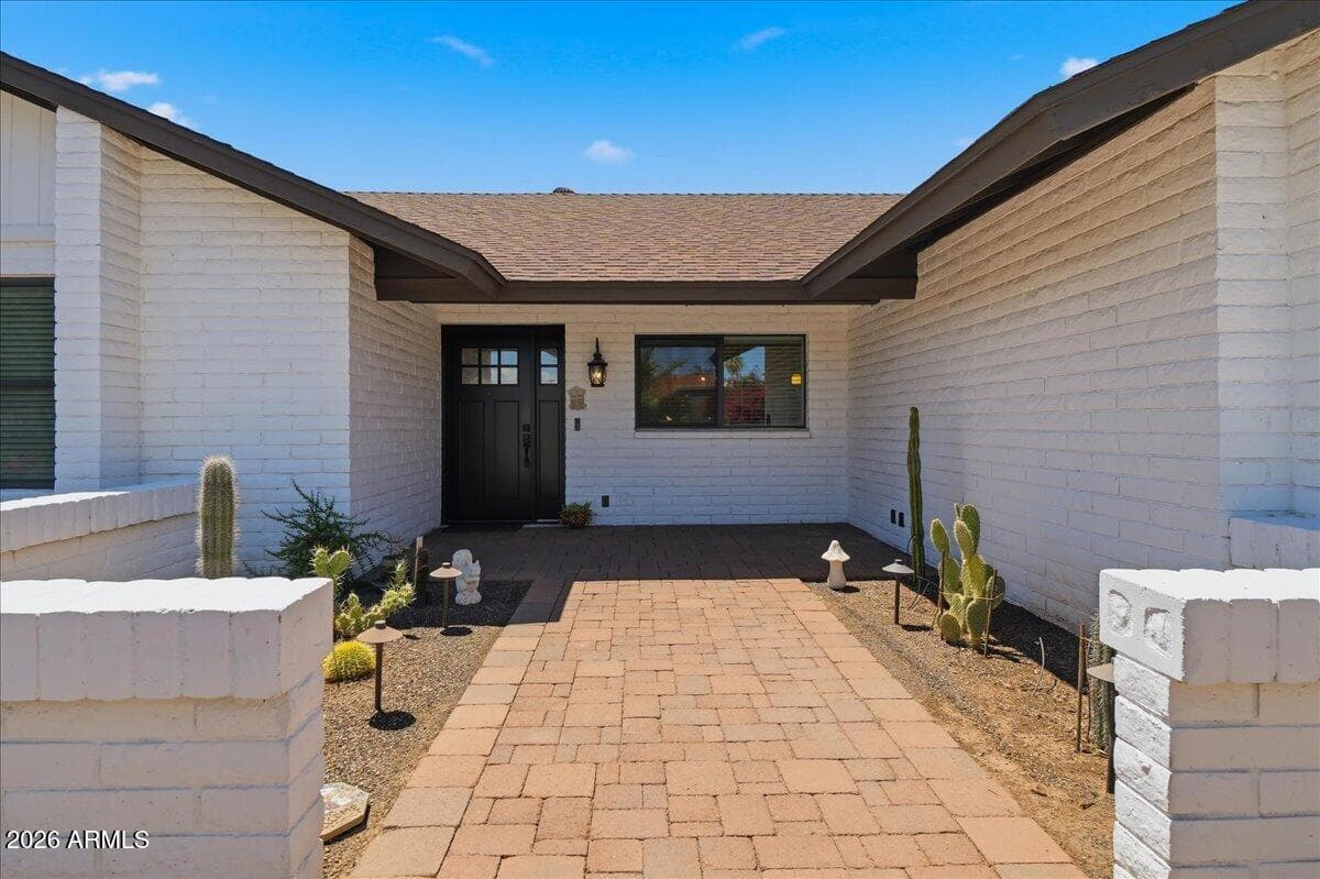 4379 E LUDLOW Drive, Phoenix, AZ 85032 — photo 3 of 27