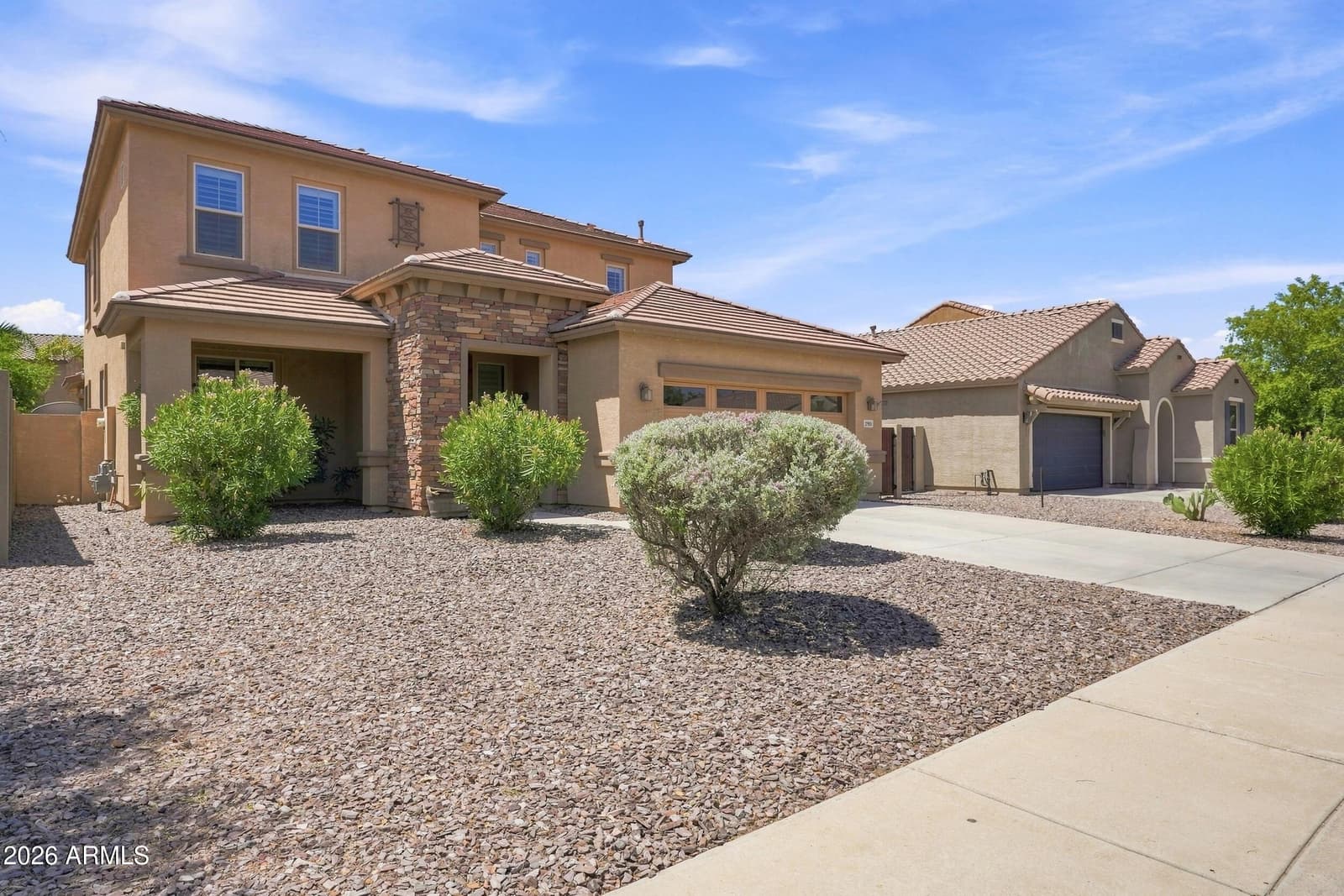 2905 E MEADOWVIEW Drive, Gilbert, AZ 85298 — photo 3 of 49