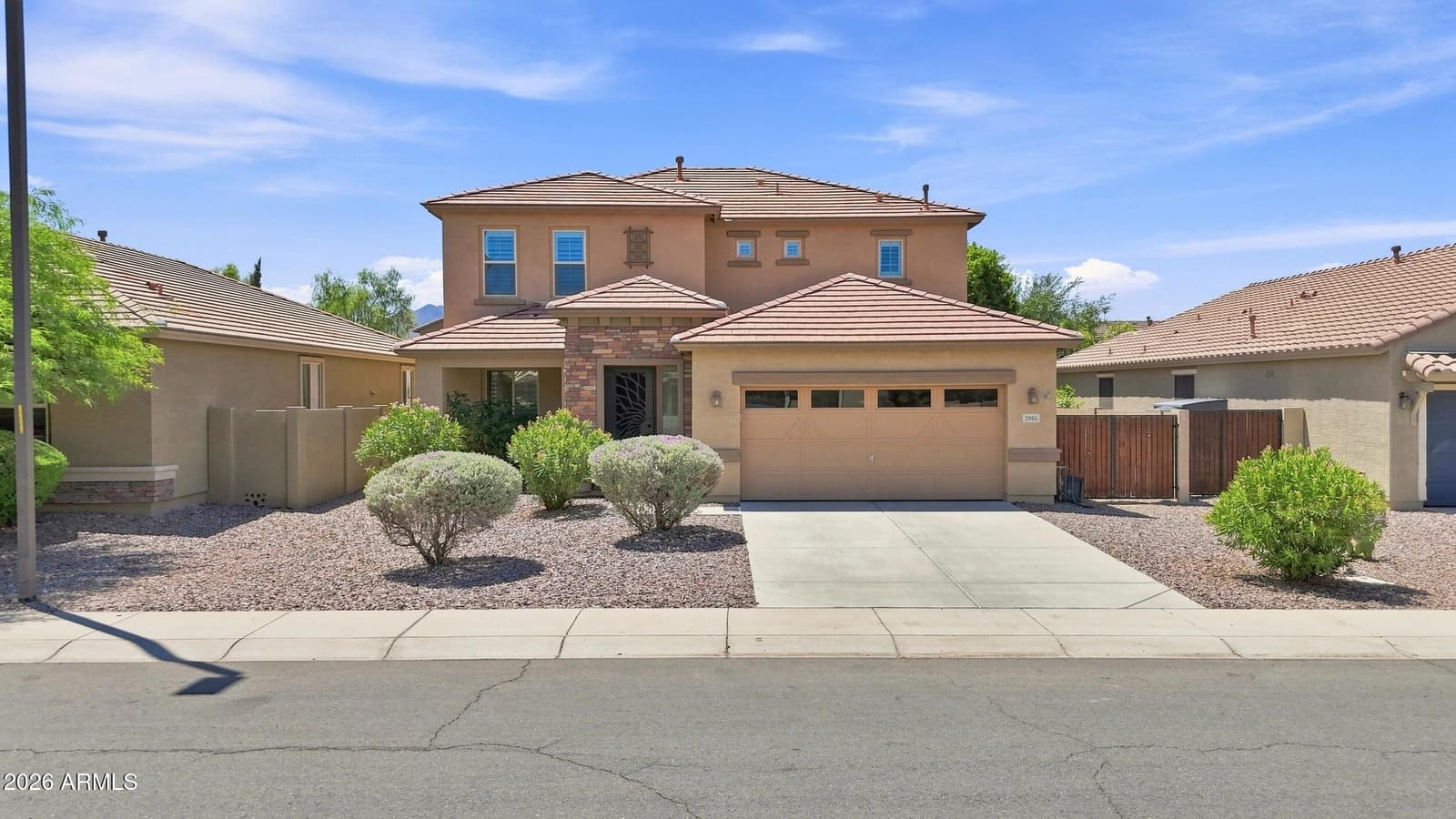 2905 E MEADOWVIEW Drive, Gilbert, AZ 85298 — photo 5 of 49