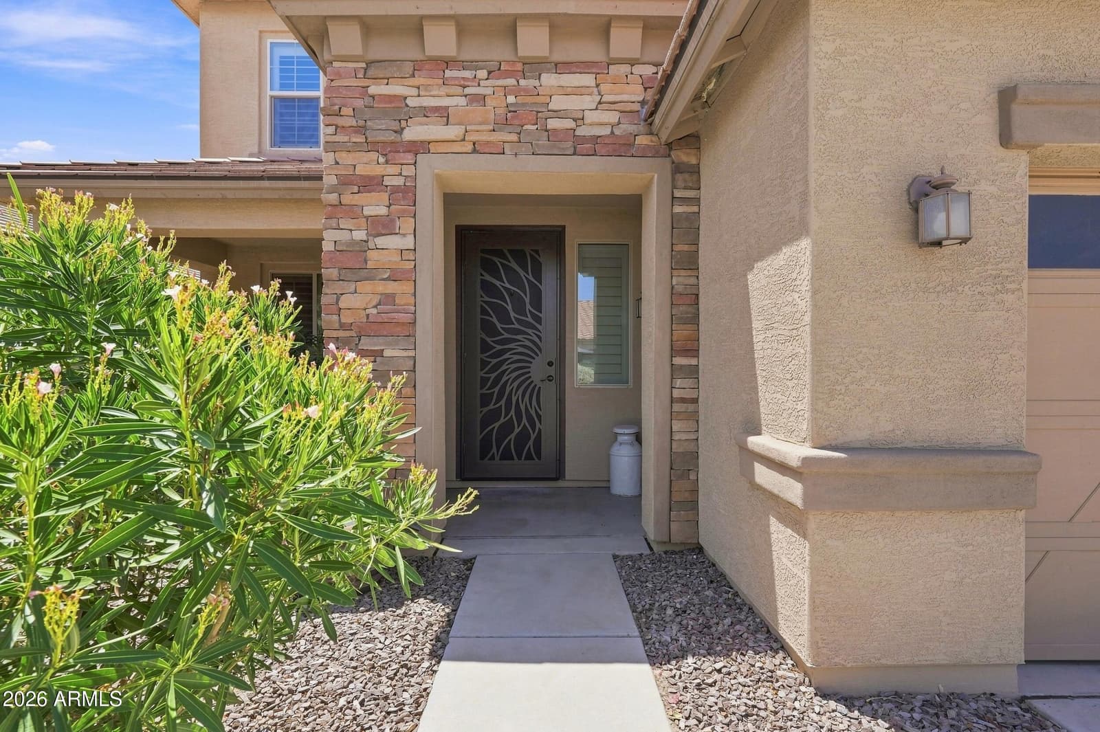 2905 E MEADOWVIEW Drive, Gilbert, AZ 85298 — photo 6 of 49