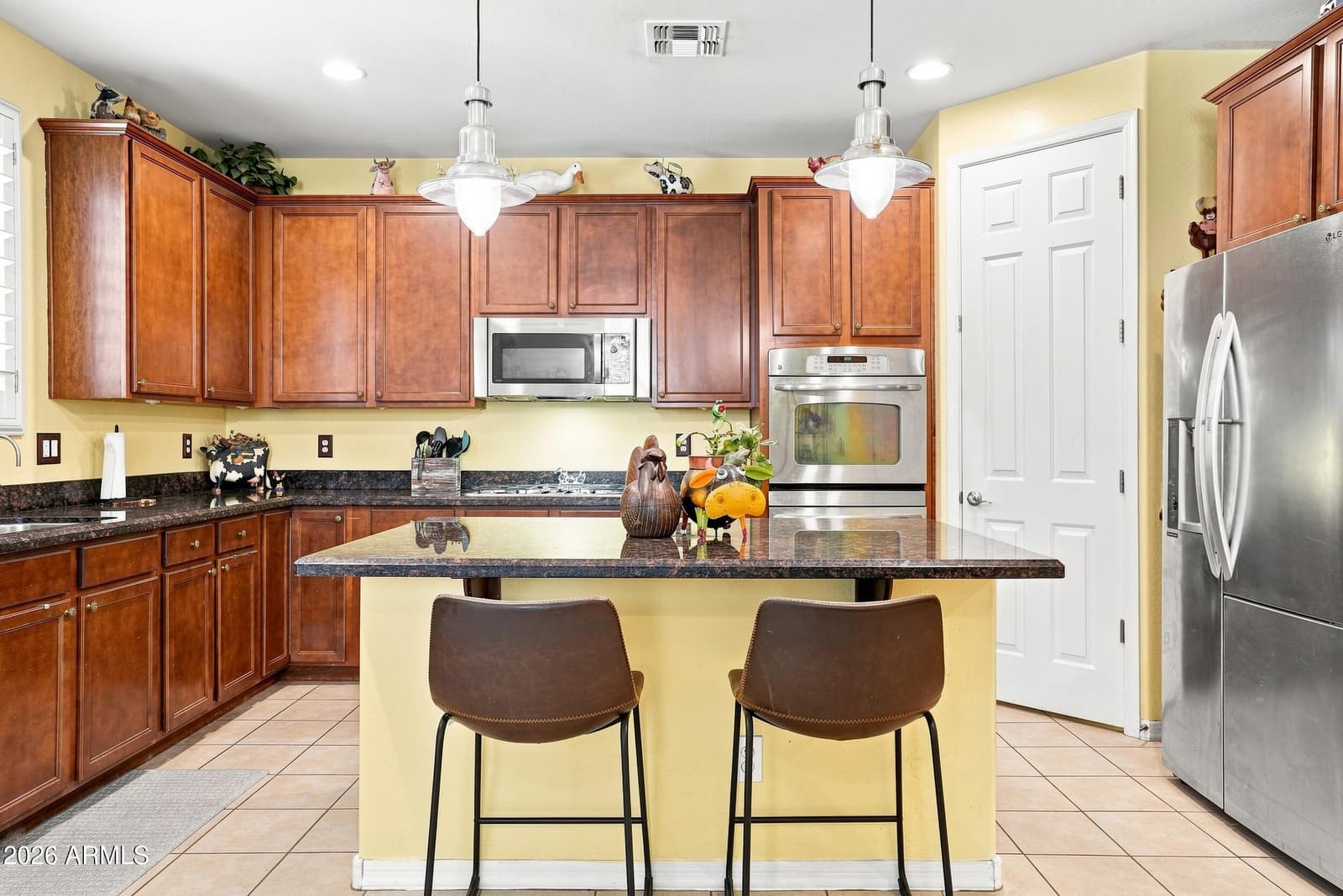 2905 E MEADOWVIEW Drive, Gilbert, AZ 85298 — photo 13 of 49