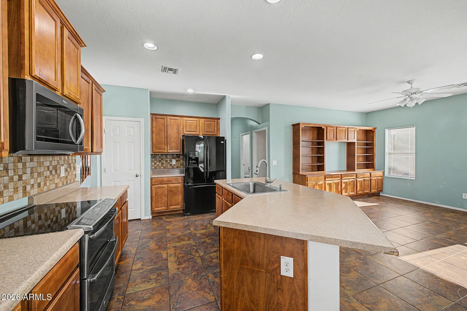 518 W BLACK HAWK Place, Casa Grande, AZ 85122 — photo 15 of 34