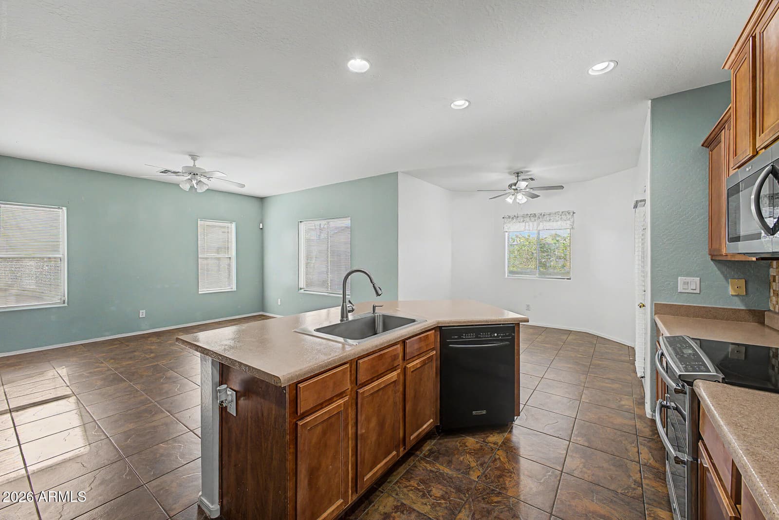 518 W BLACK HAWK Place, Casa Grande, AZ 85122 — photo 16 of 34
