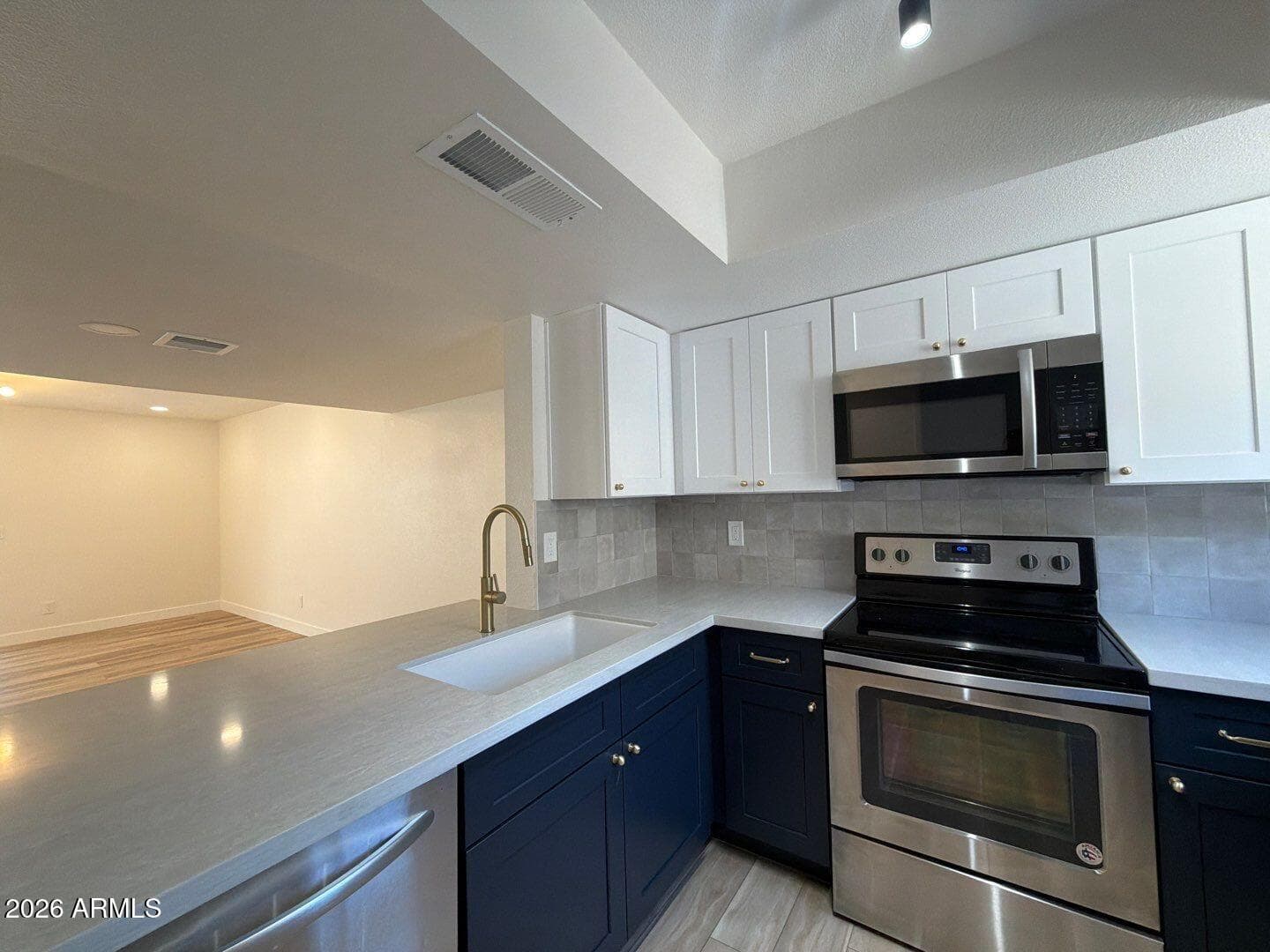 1601 W SUNNYSIDE Drive 121, Phoenix, AZ 85029 — photo 7 of 38