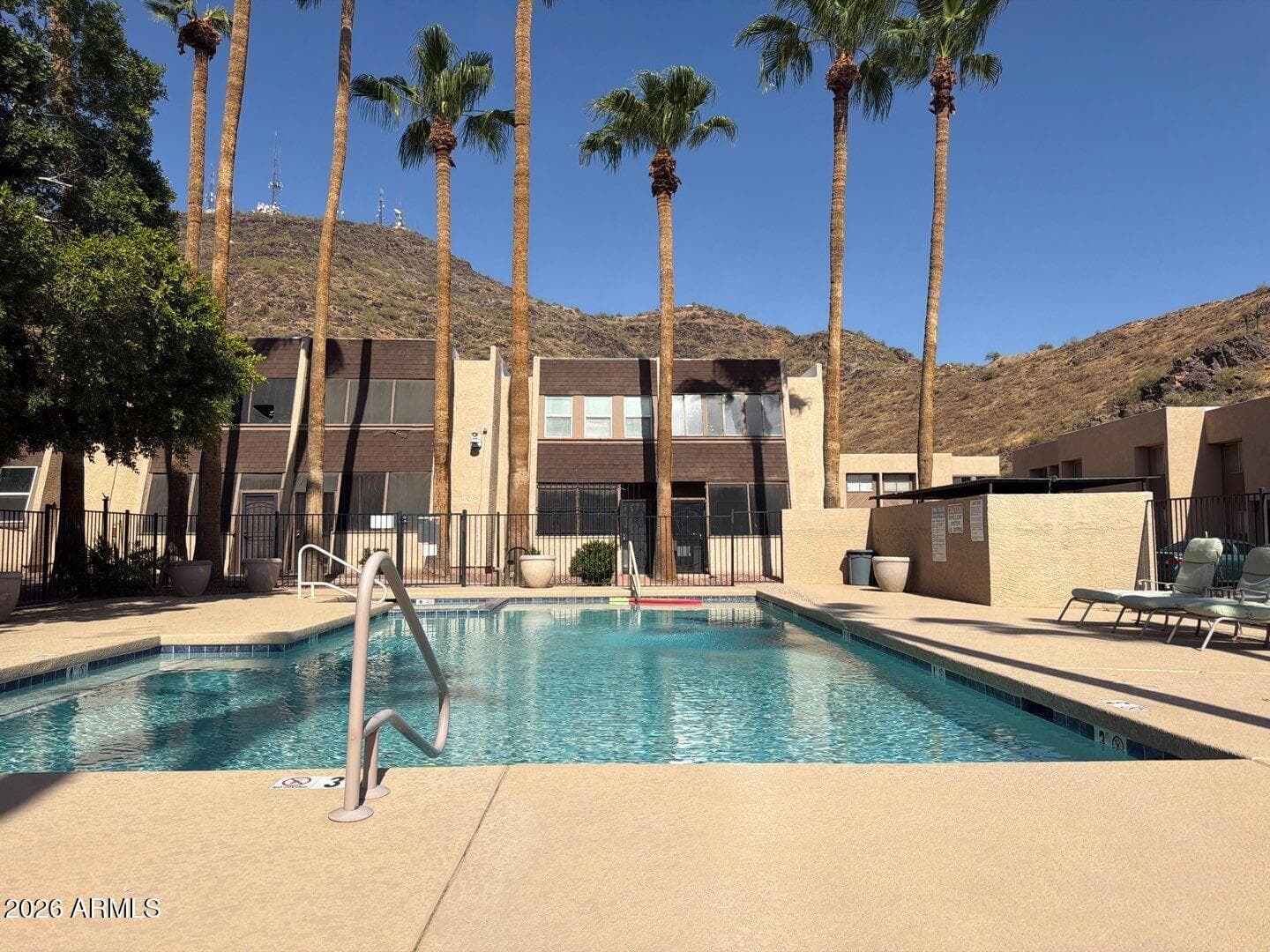 1601 W SUNNYSIDE Drive 121, Phoenix, AZ 85029 — photo 4 of 38