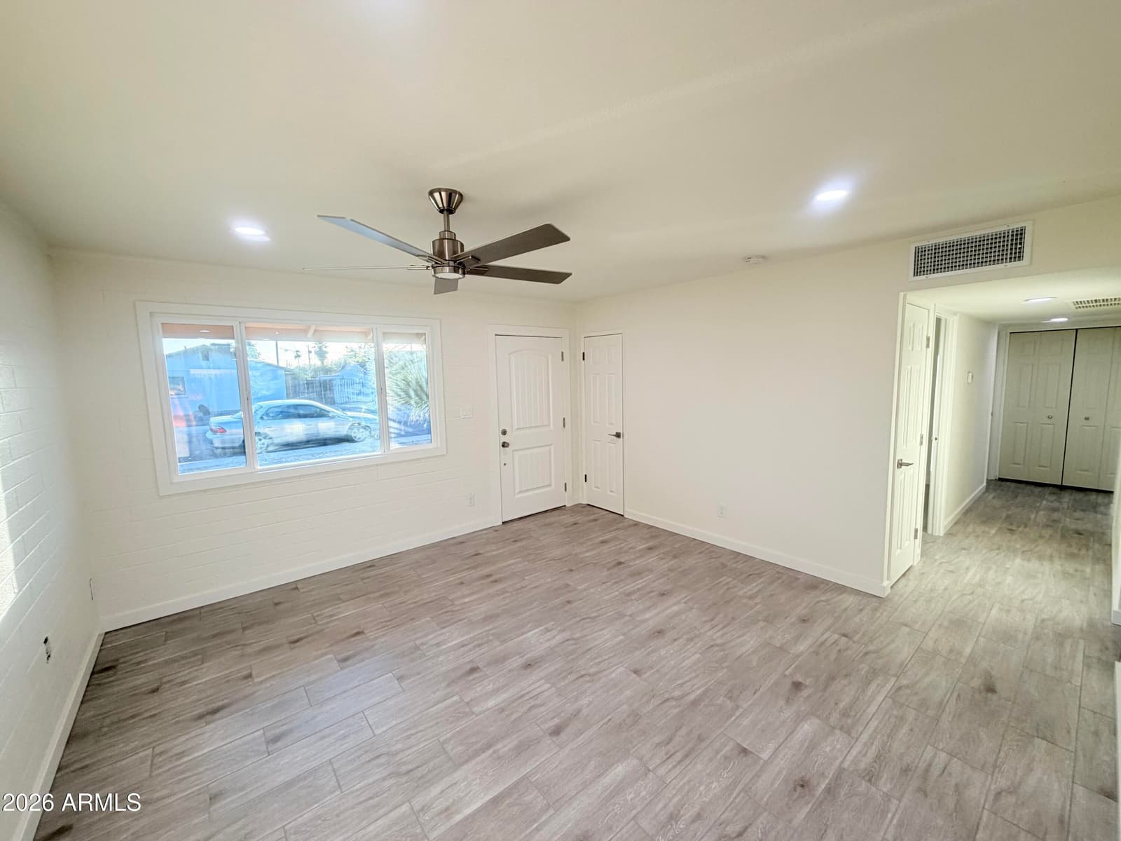 8843 N 40TH Avenue, Phoenix, AZ 85051 — photo 5 of 39