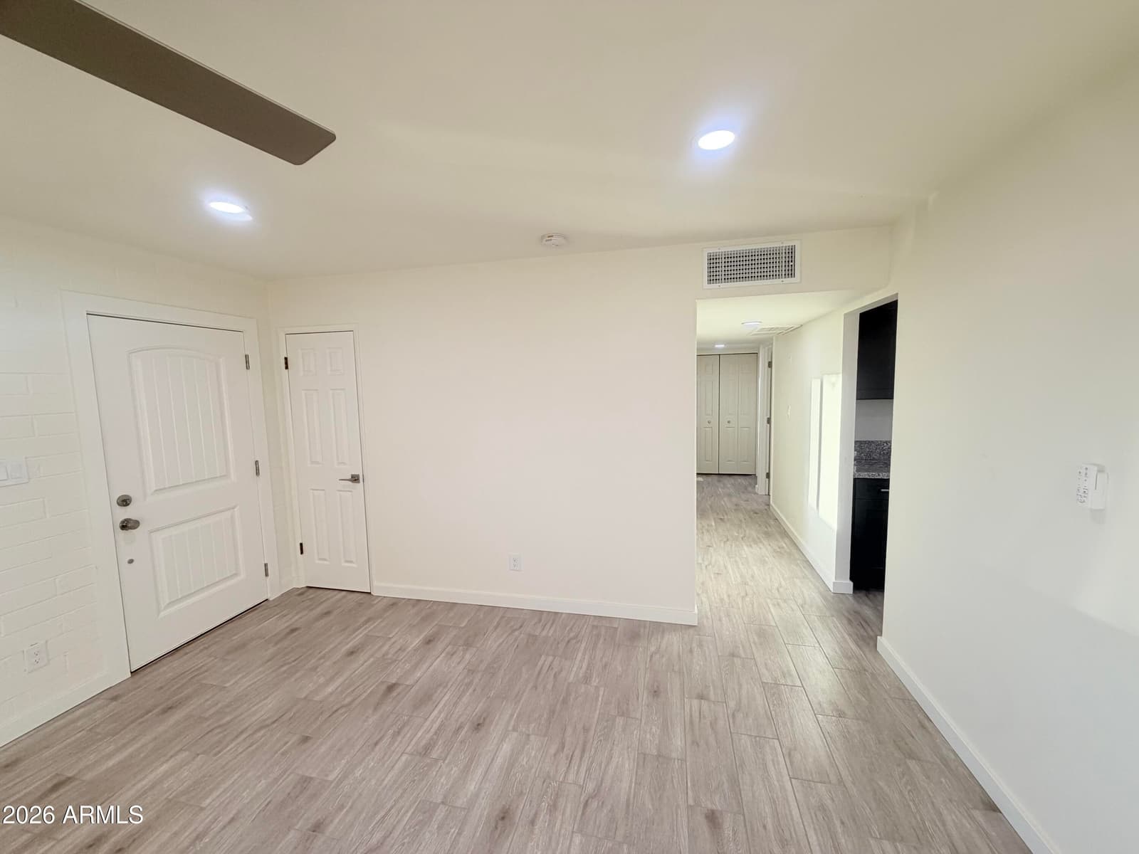 8843 N 40TH Avenue, Phoenix, AZ 85051 — photo 6 of 39