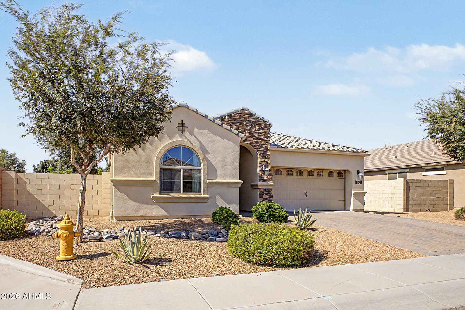 172 E CRESCENT Place, Chandler, AZ 85249 — photo 4 of 36