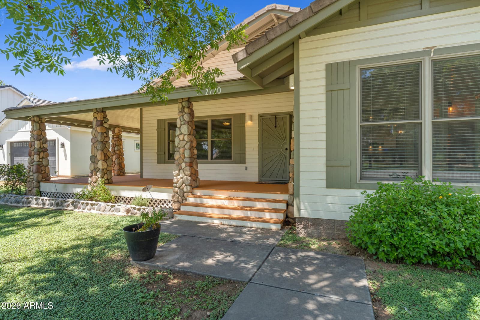 2720 W HARVEST GROVES Lane, Phoenix, AZ 85041 — photo 3 of 95
