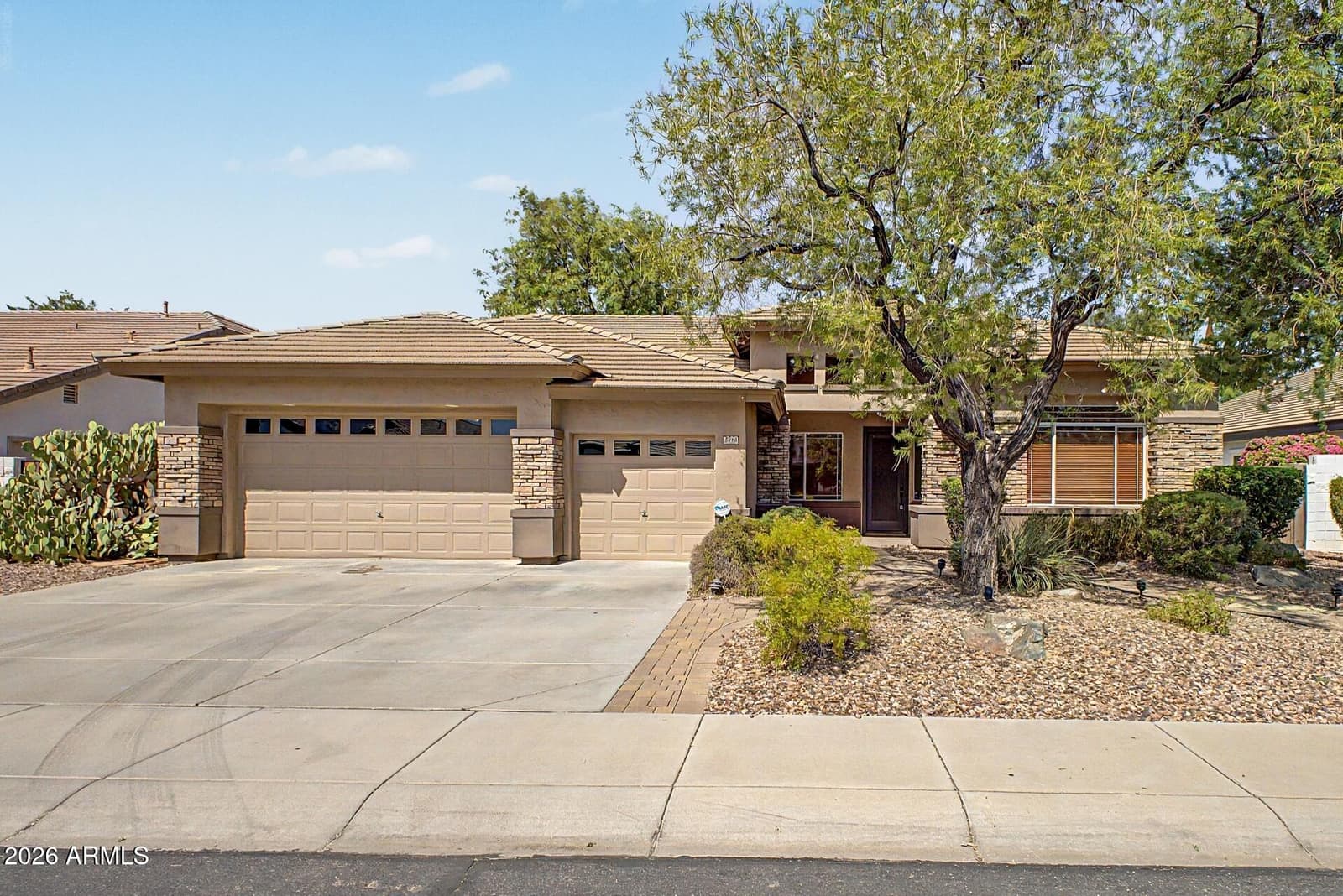 2740 S HONEYSUCKLE Lane, Gilbert, AZ 85295 — photo 5 of 45