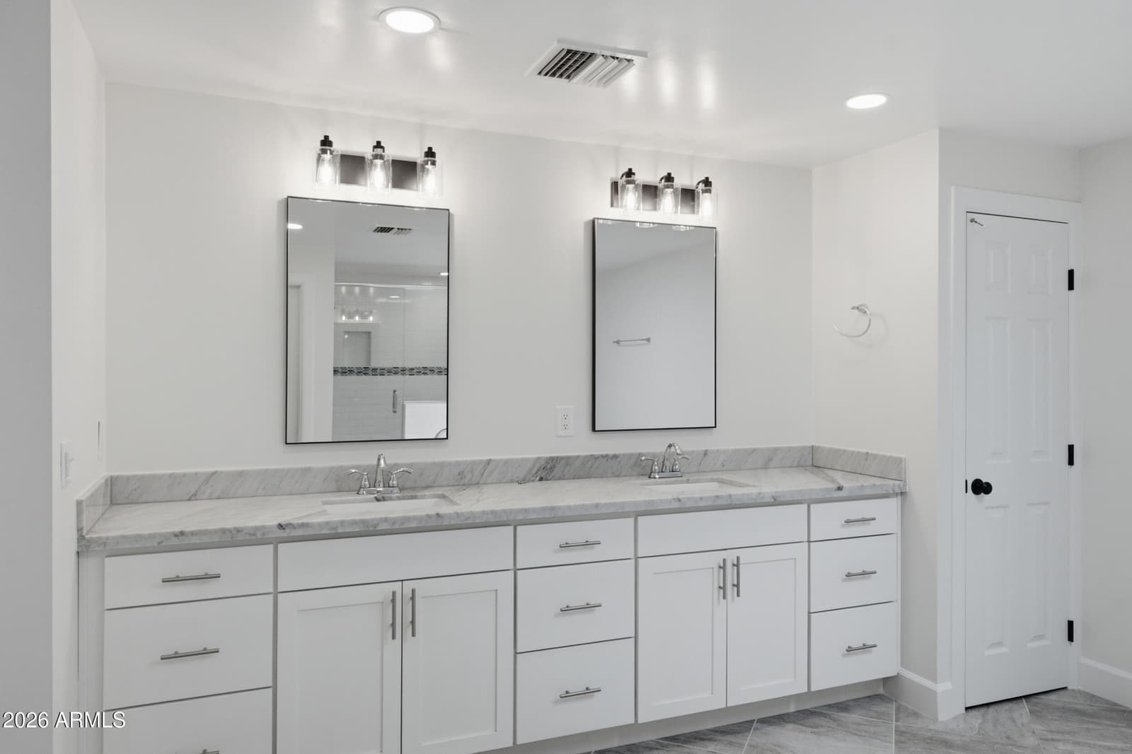 5140 E OSBORN Road, Phoenix, AZ 85018 — photo 17 of 37