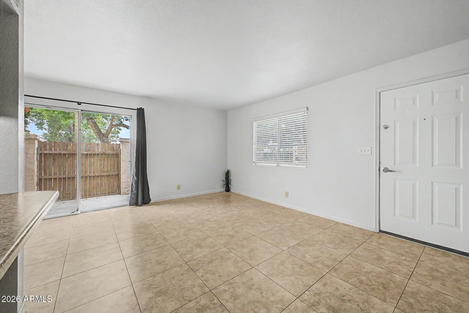 8841 N 12TH Place, Phoenix, AZ 85020 — photo 5 of 30