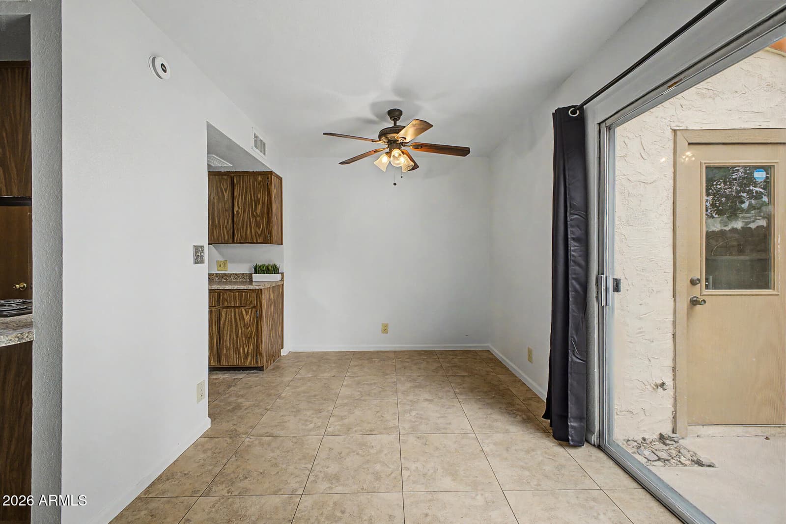 8841 N 12TH Place, Phoenix, AZ 85020 — photo 7 of 30