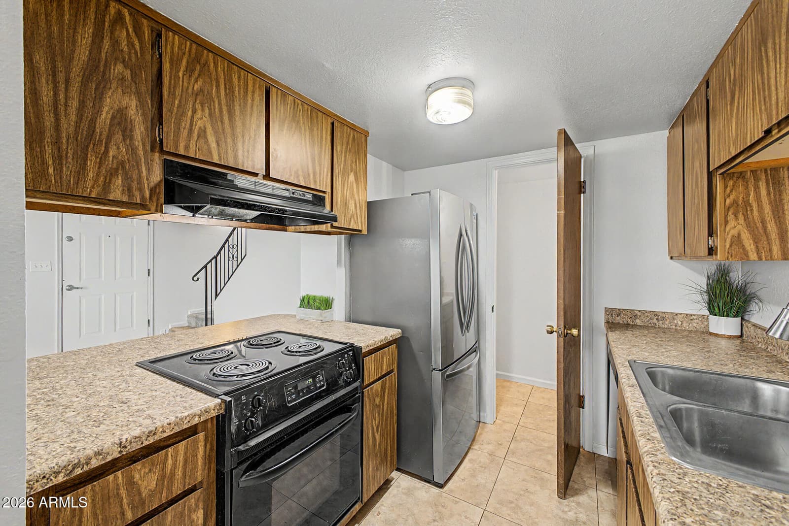8841 N 12TH Place, Phoenix, AZ 85020 — photo 9 of 30