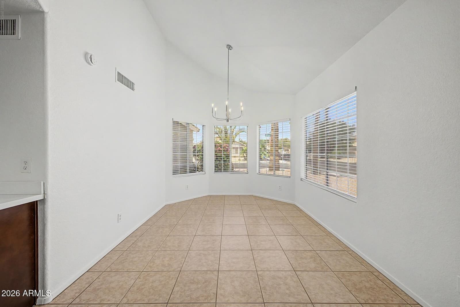 109 W SAGEBRUSH Street, Gilbert, AZ 85233 — photo 10 of 36