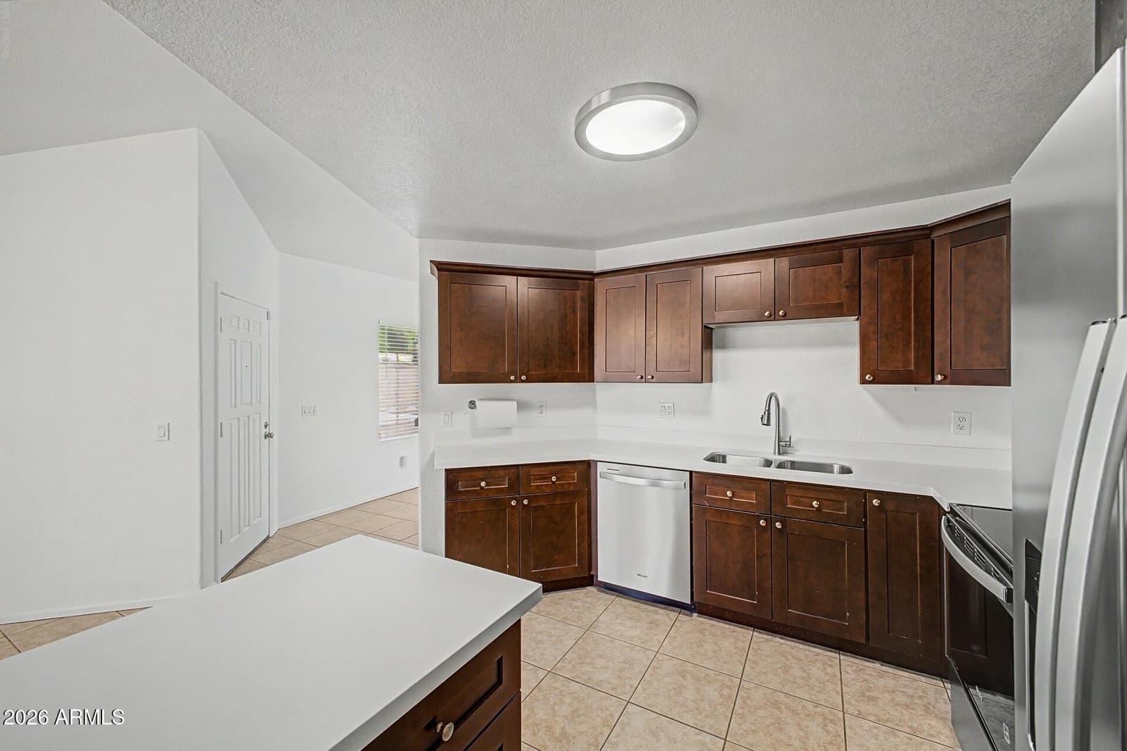 109 W SAGEBRUSH Street, Gilbert, AZ 85233 — photo 14 of 36