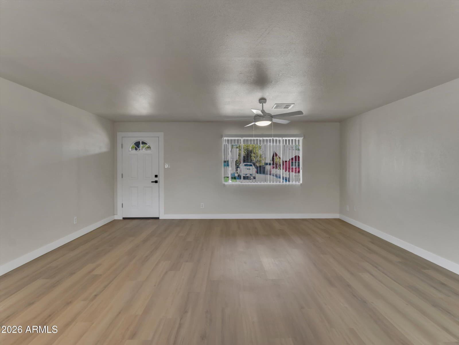 6014 W AVALON Drive, Phoenix, AZ 85033 — photo 5 of 29