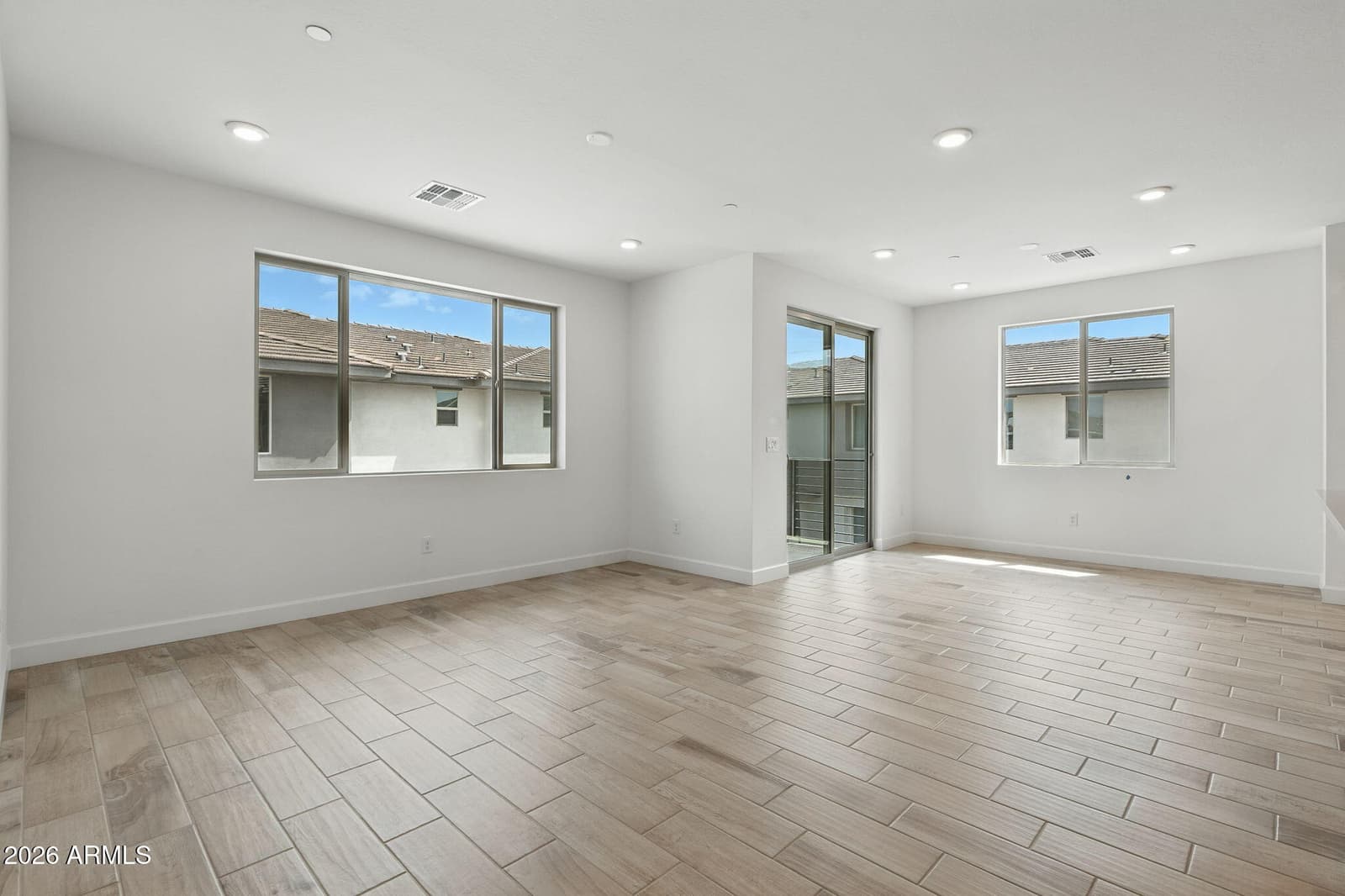 2121 W SONORAN DESERT Drive 99, Phoenix, AZ 85085 — photo 14 of 33