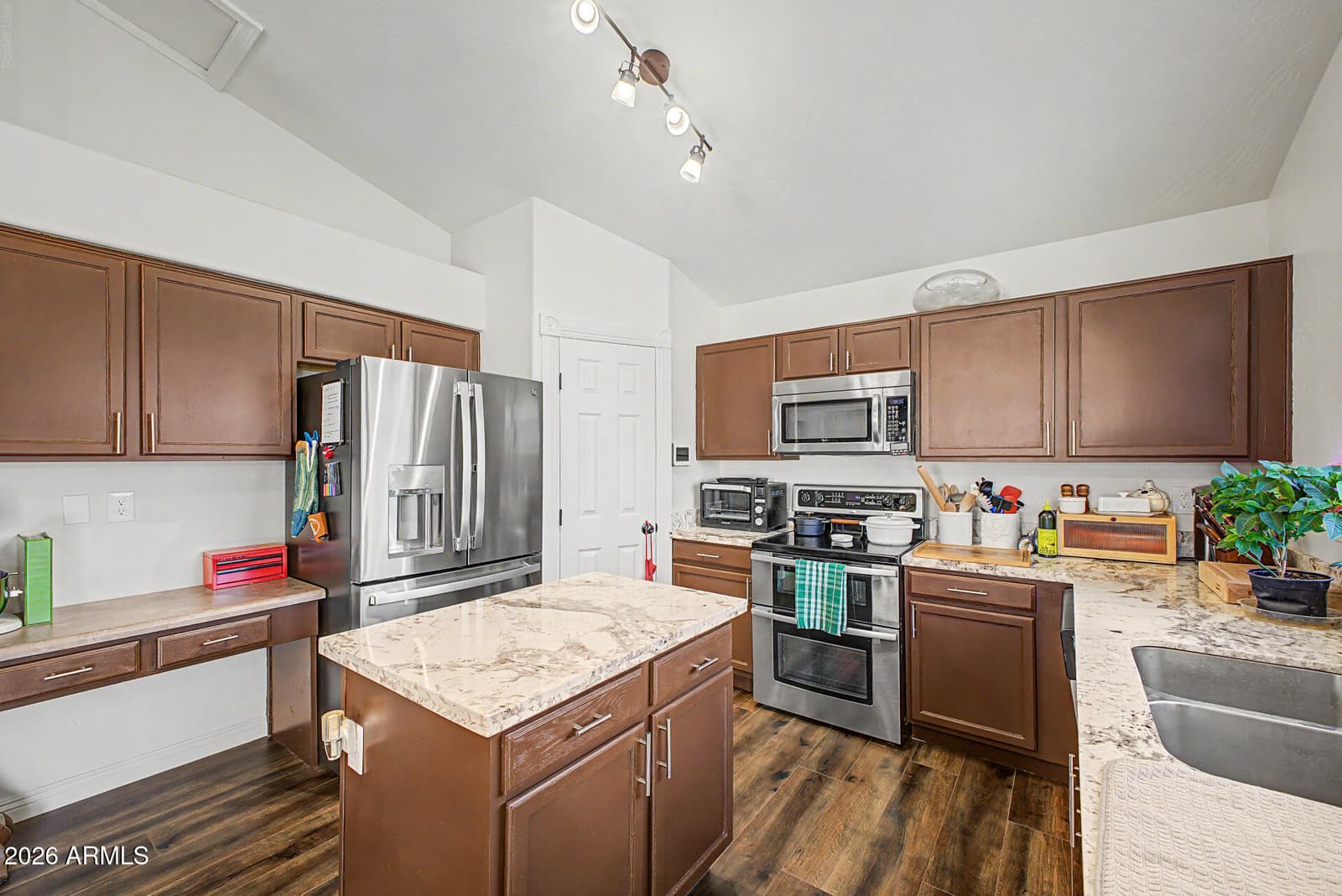 9252 W CAROL Avenue, Peoria, AZ 85345 — photo 11 of 33