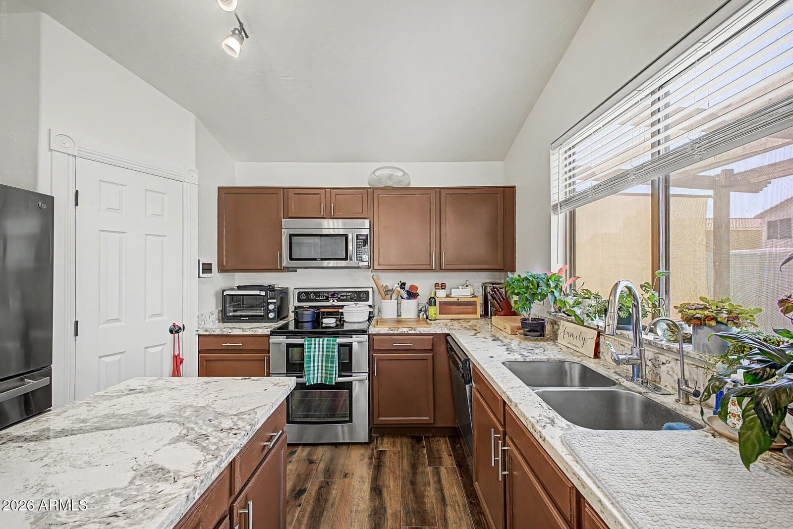 9252 W CAROL Avenue, Peoria, AZ 85345 — photo 12 of 33