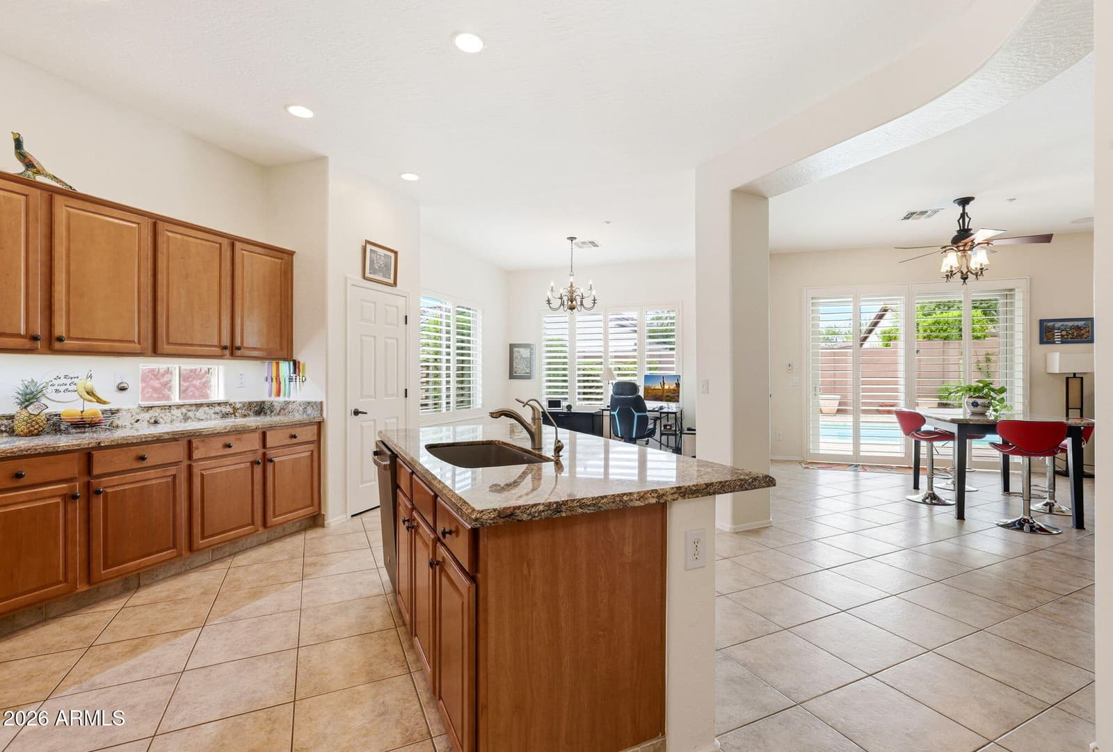 41812 N IRON HORSE Court, Anthem, AZ 85086 — photo 14 of 42