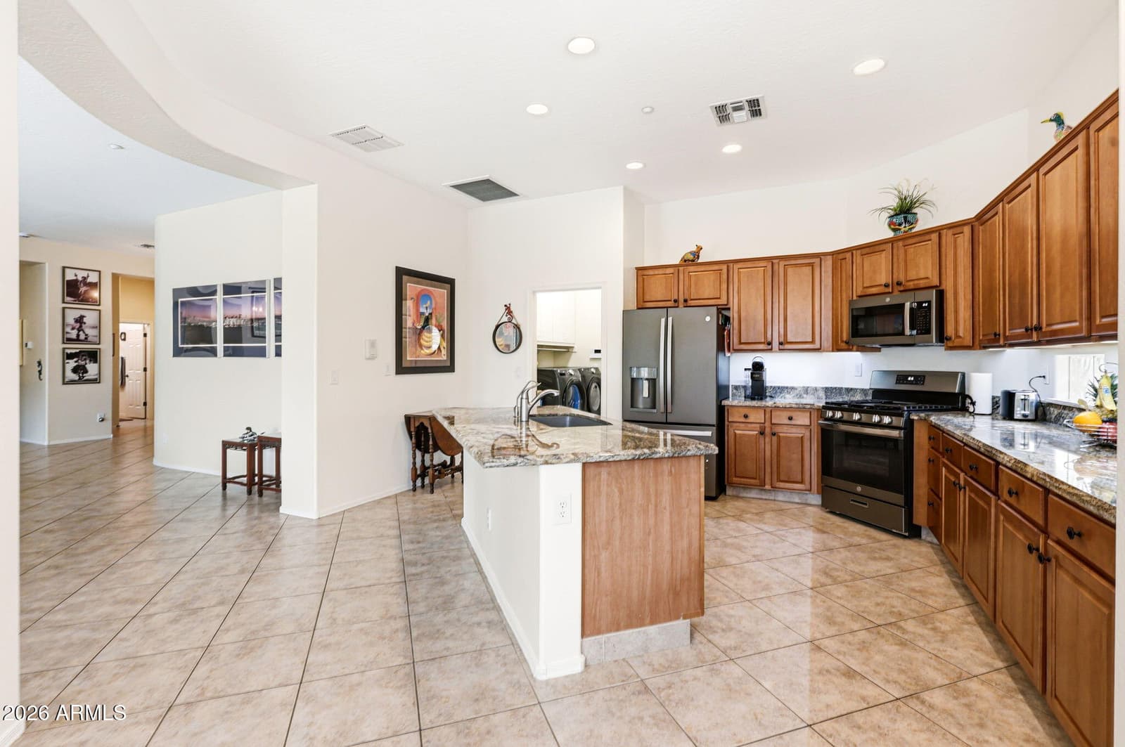 41812 N IRON HORSE Court, Anthem, AZ 85086 — photo 15 of 42