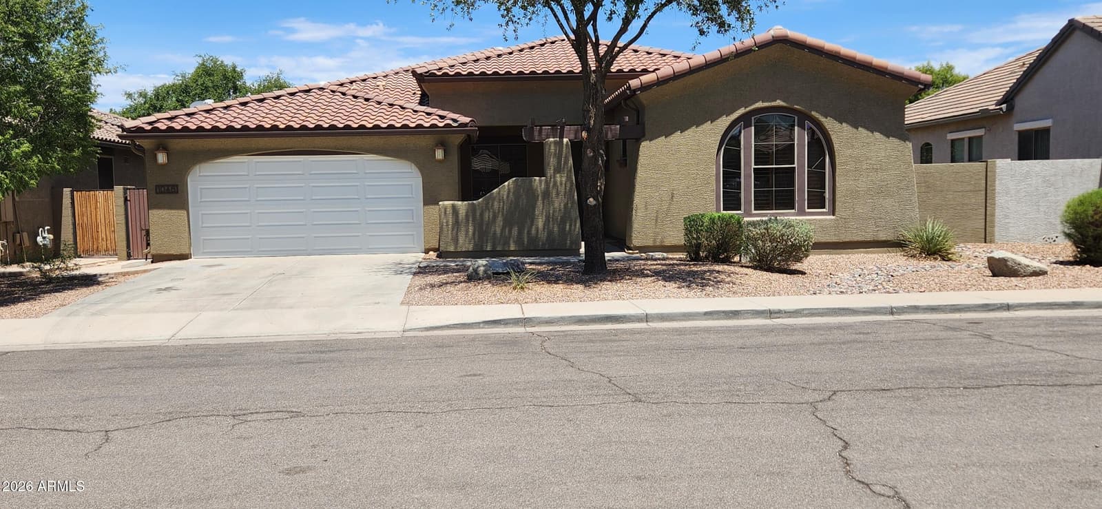 1046 E PHELPS Street, Gilbert, AZ 85295 — photo 2 of 29