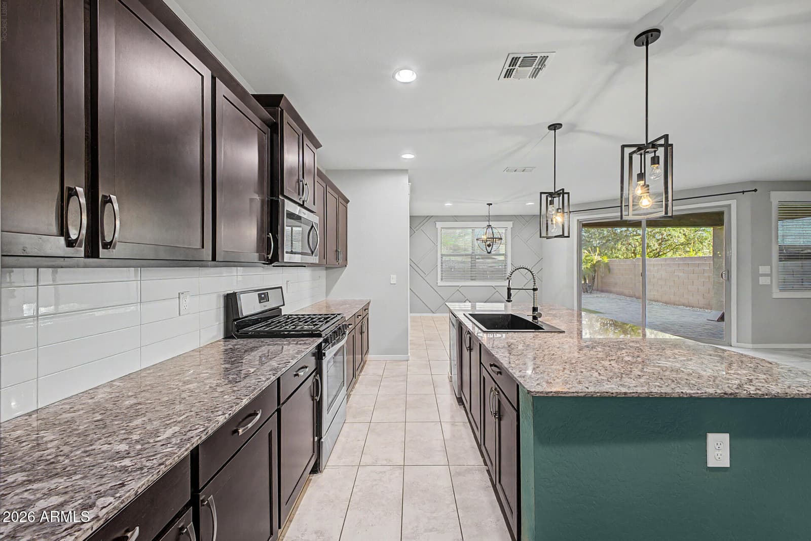 1041 W GLEN CANYON Drive, San Tan Valley, AZ 85140