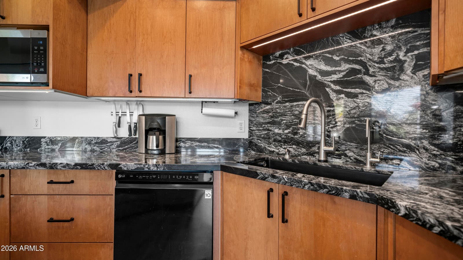 11225 N 11TH Place, Phoenix, AZ 85020 — photo 13 of 48