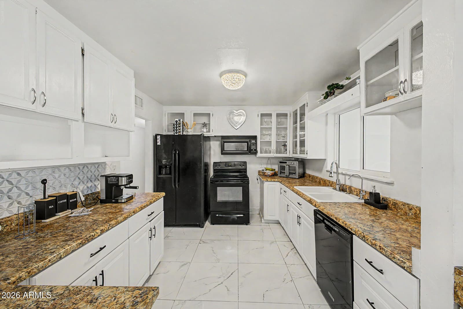 3916 W NORTHERN Avenue, Phoenix, AZ 85051 — photo 9 of 34