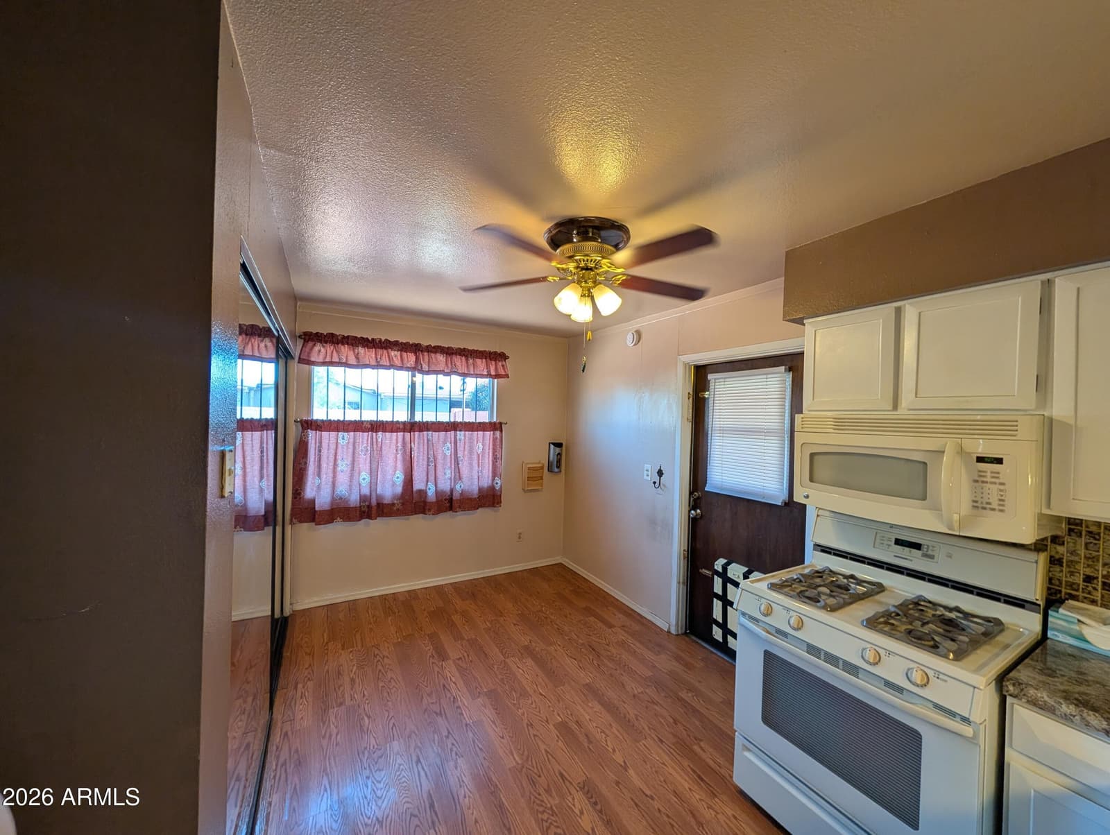 4213 N 73RD Lane, Phoenix, AZ 85033 — photo 10 of 26