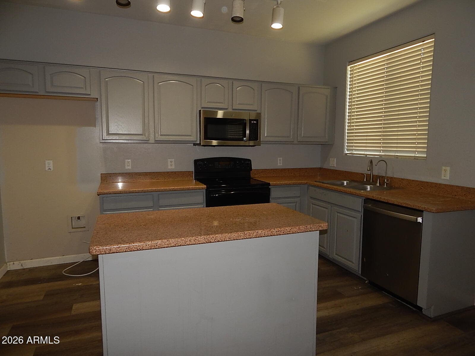 17462 W BANFF Lane, Surprise, AZ 85388 — photo 5 of 13
