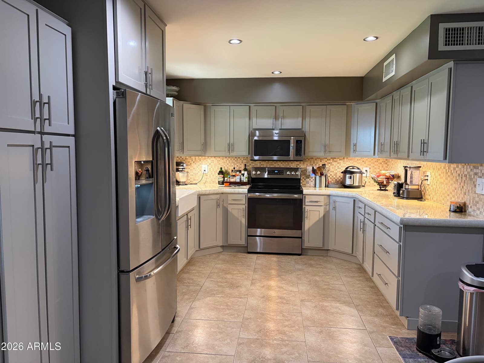 3916 W ASTER Drive, Phoenix, AZ 85029 — photo 3 of 29