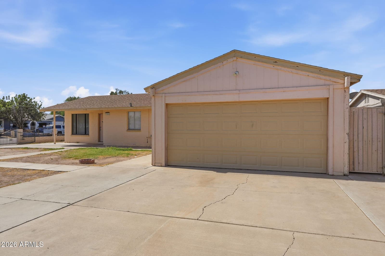 7301 W HEATHERBRAE Drive, Phoenix, AZ 85033 — photo 2 of 14